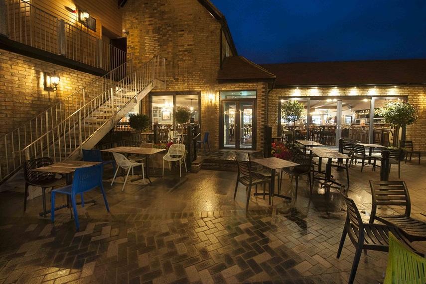 The Crown Hotel Wetherspoon Biggleswade Εξωτερικό φωτογραφία